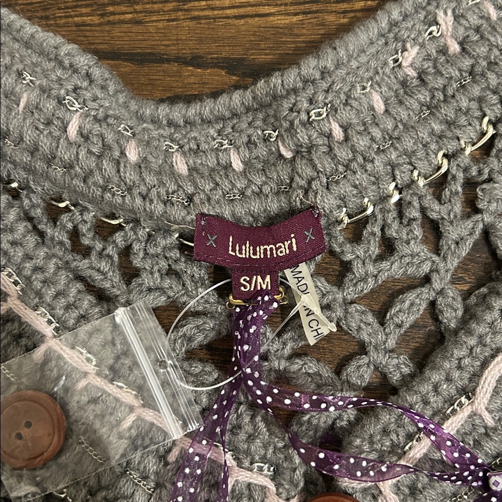 NWT Lulumari Women’s Gray Crochet Sleeveless Top Size Small/Medium - Picture 2 of 9
